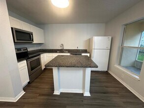2762 Club Cortile Cir in Kissimmee, FL - Building Photo - Building Photo