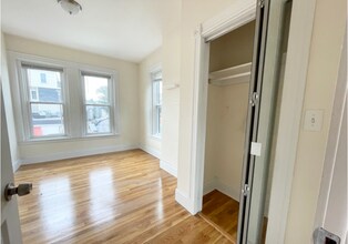 92 L St, Unit 2 in Boston, MA - Building Photo - Building Photo