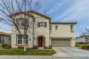 1812 W Bella Oaks Way in Hanford, CA - Building Photo