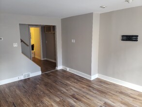 602 Middle St in Pittsburgh, PA - Foto de edificio - Building Photo