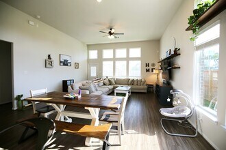 12139 Wooden Mill Ln in Santa Fe, TX - Building Photo - Building Photo