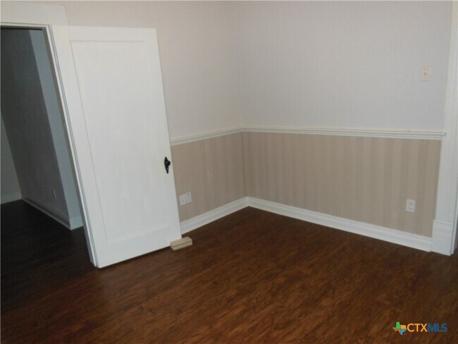 property at 824 W Mill St