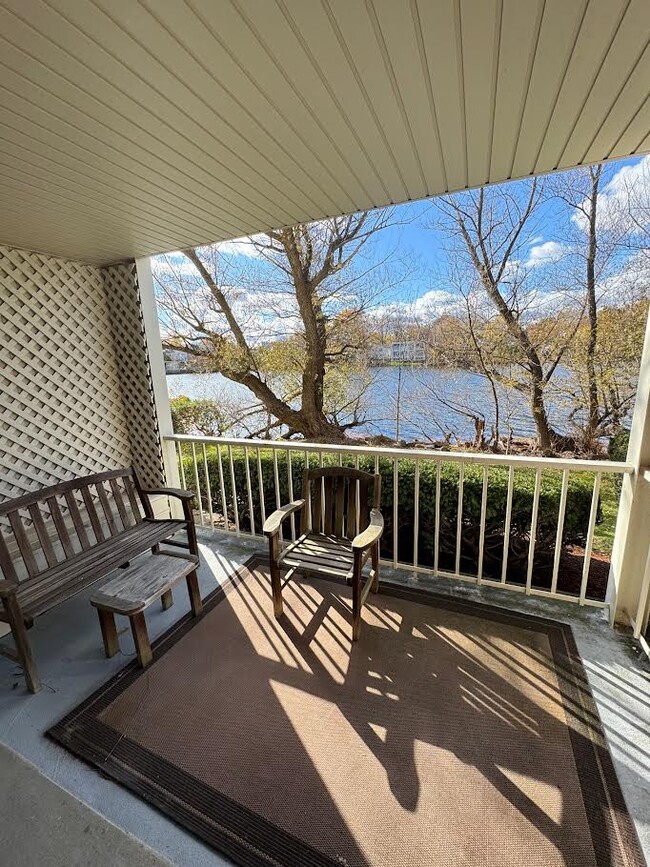 22 Hamilton Rd, Unit 110 in Arlington, MA - Building Photo - Building Photo