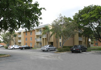 Las Vistas At Doral in Doral, FL - Building Photo - Building Photo