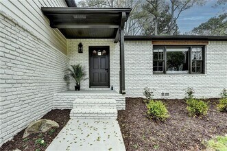 1450 Cedarhurst Dr in Dunwoody, GA - Building Photo - Building Photo