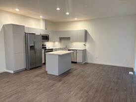 213 N 76th Ave in Yakima, WA - Building Photo