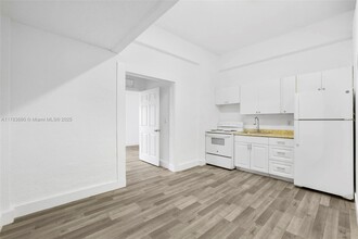 2300 W Flagler St in Miami, FL - Building Photo - Building Photo