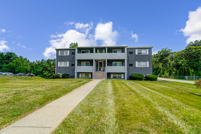 Meadowbrook Apartments in Burlington, KY - Building Photo - Building Photo