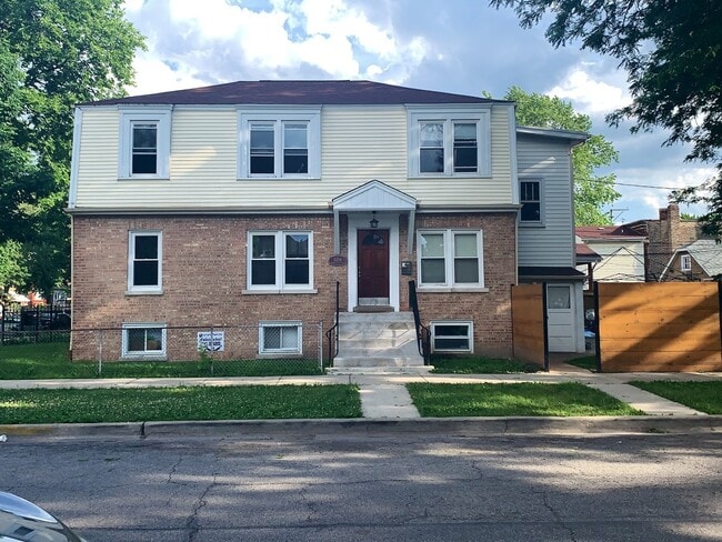 property at 3258 N Kostner Ave