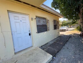 1115 21st St in West Palm Beach, FL - Foto de edificio - Building Photo