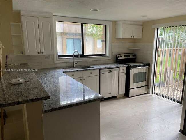 38 Wimbledon Lakes Dr