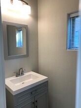 460 N Elm St, Unit B in Siloam Springs, AR - Building Photo - Building Photo
