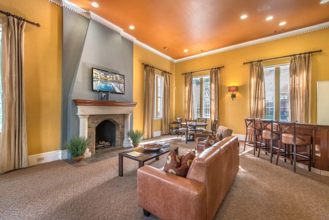 3530 Travis St in Dallas, TX - Building Photo