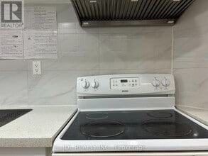 10 Apache Trail in Toronto, ON - Building Photo - Building Photo