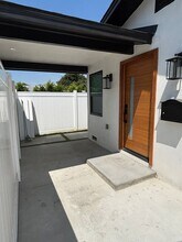 10427 Beach St in Bellflower, CA - Foto de edificio - Building Photo
