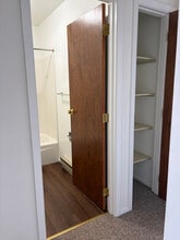 1717 Moore St, Unit 2 in Fremont, OH - Building Photo - Building Photo