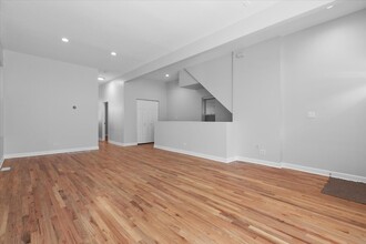 858 N Paulina St, Unit 1 in Chicago, IL - Foto de edificio - Building Photo