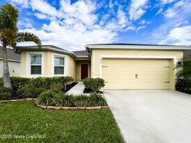590 Sorrento Dr in Cocoa, FL - Building Photo