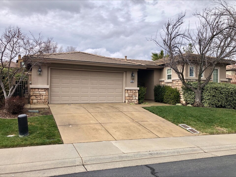 5034 Skellig Rock Way in El Dorado Hills, CA - Building Photo