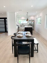 5630 Vantage Ave in Valley Village, CA - Foto de edificio - Building Photo