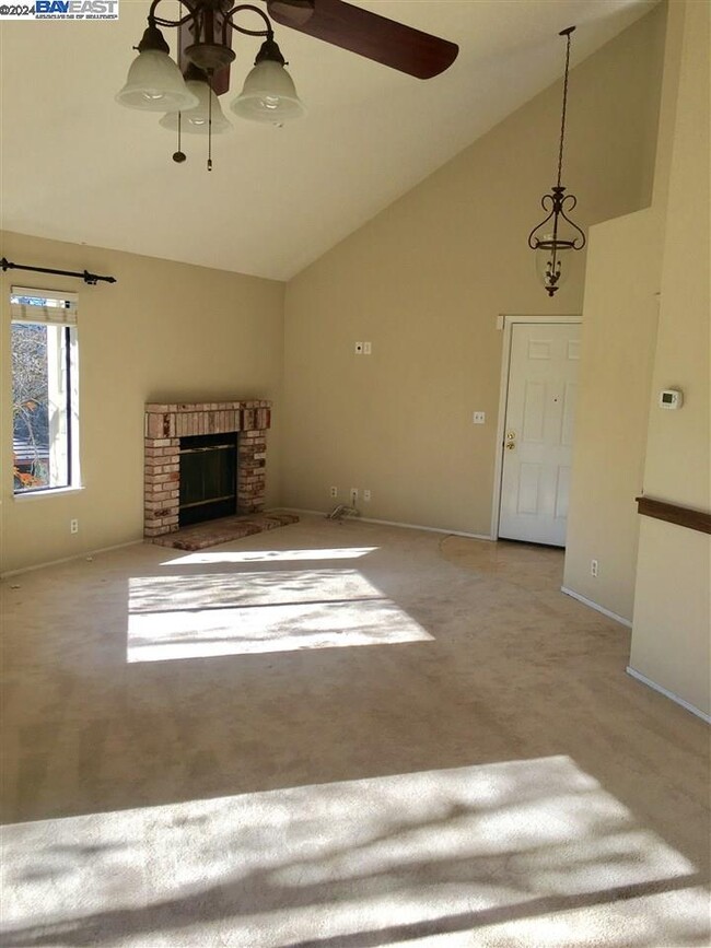 3376 Smoketree Commons Dr in Pleasanton, CA - Building Photo - Building Photo