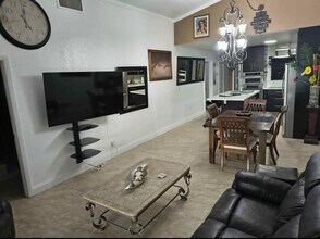 5741 SW 24th Ave in Fort Lauderdale, FL - Building Photo - Building Photo