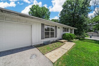 1121 Dauphine Ln in Ballwin, MO - Building Photo - Building Photo