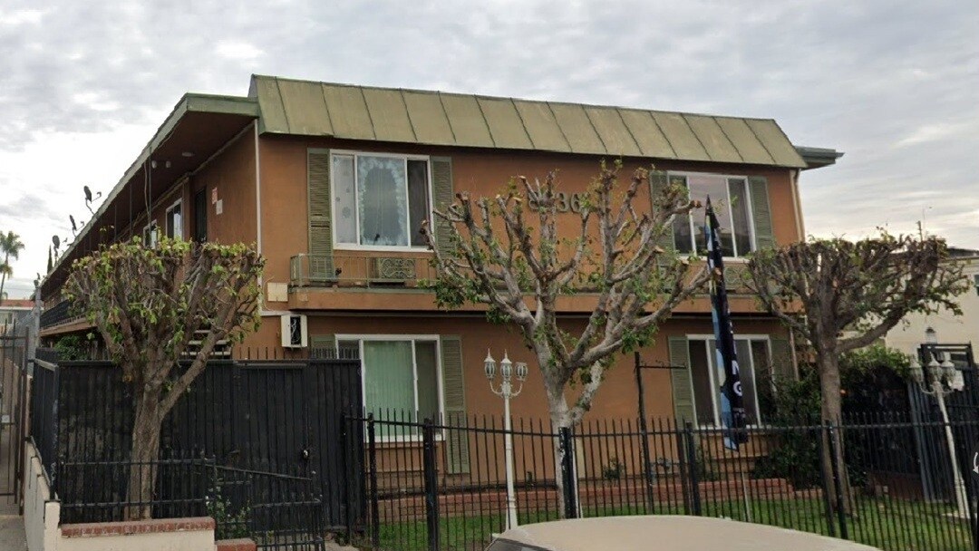 8936 Cedros Ave in Los Angeles, CA - Building Photo