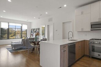 7 Burroughs St, Unit 3 in Boston, MA - Building Photo - Building Photo