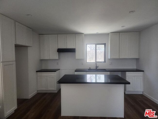 4231 W 59th Pl in Los Angeles, CA - Building Photo - Building Photo