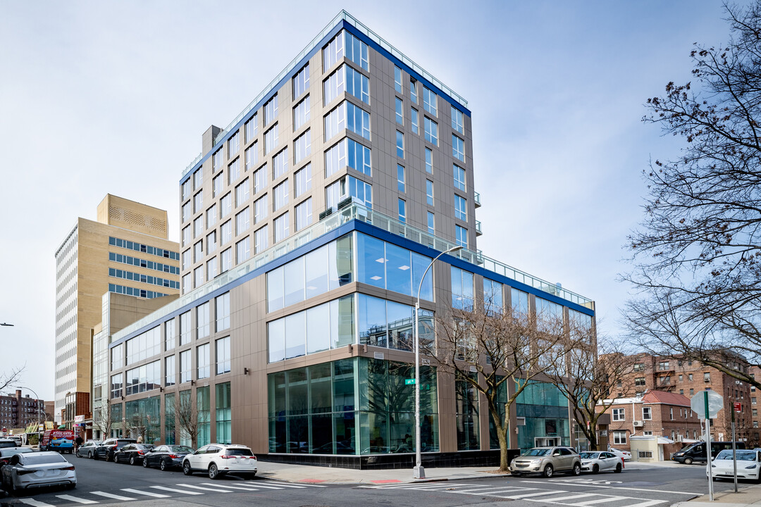 Rego Tower in Rego Park, NY - Building Photo