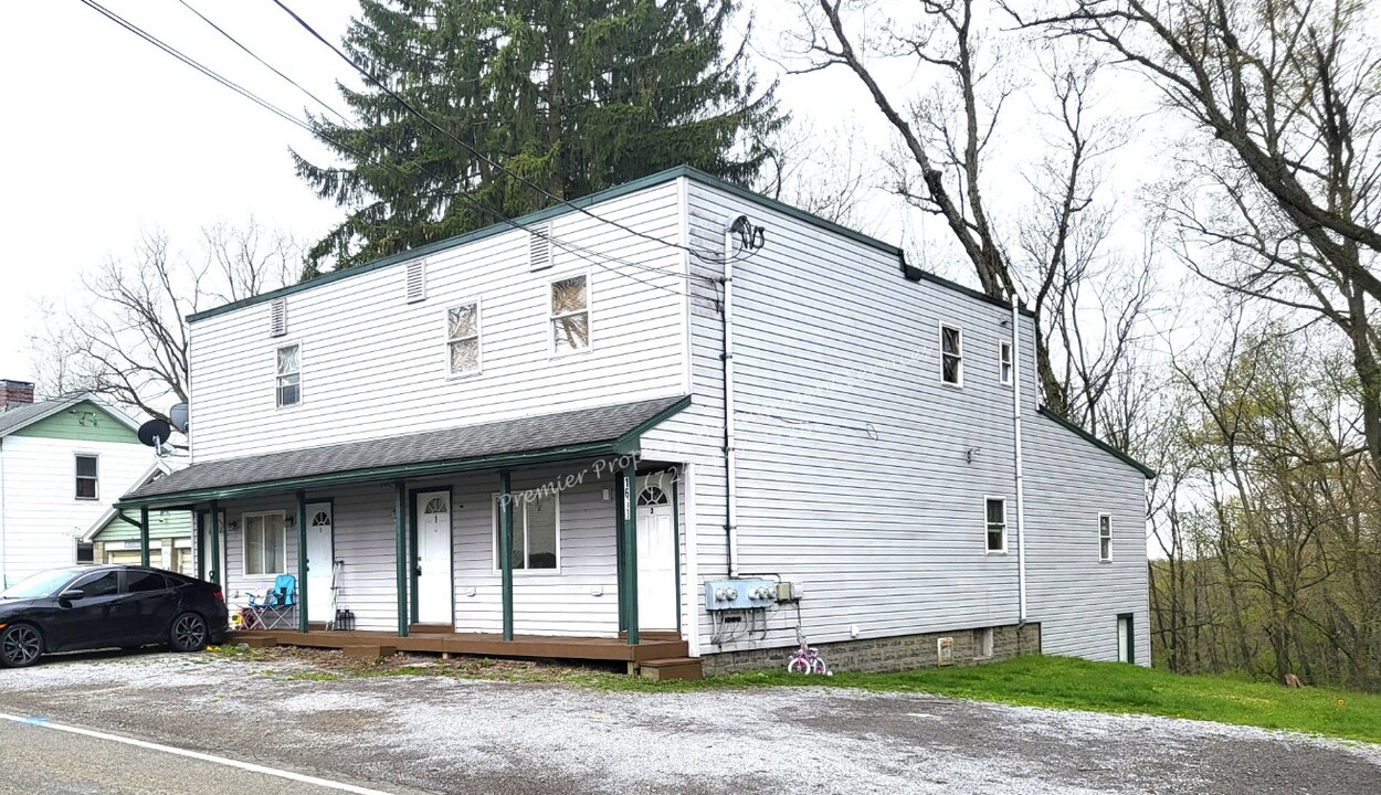 1650 Brighton Rd in Ellwood City, PA - Building Photo