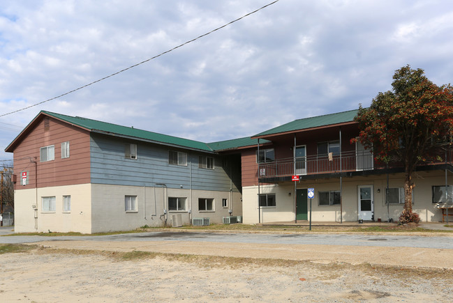 Chapel Place Apartments in Columbus, GA - Foto de edificio - Building Photo