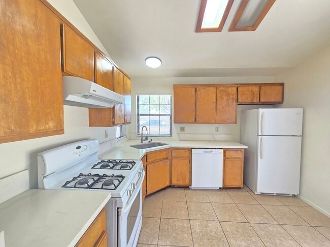 10621 N Loop Blvd in California City, CA - Building Photo - Building Photo