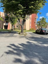 13701 Kendale Lakes Cir in Miami, FL - Building Photo - Building Photo