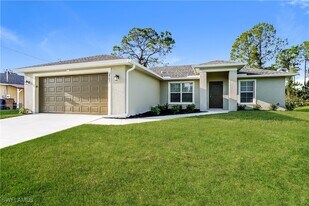 2903 8th St W in Lehigh Acres, FL - Building Photo