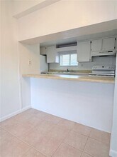 8608 Lake Isle Dr in Temple Terrace, FL - Building Photo - Building Photo