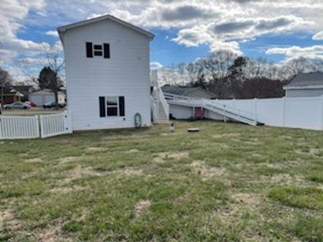 160 Mainview Dr in Mooresville, NC - Foto de edificio - Building Photo