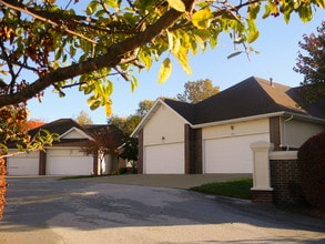 Deerfield Villas in Springfield, MO - Foto de edificio - Building Photo