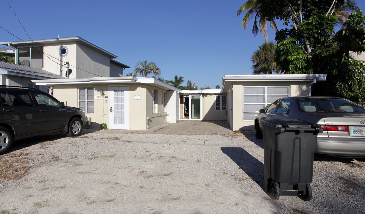 2606 2nd St in Matlacha, FL - Building Photo