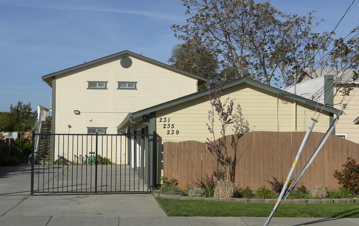 231-239 N K St in Livermore, CA - Building Photo