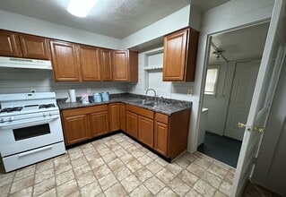 405 Benham Ave, Unit 405 Benham in Neosho, MO - Building Photo - Building Photo