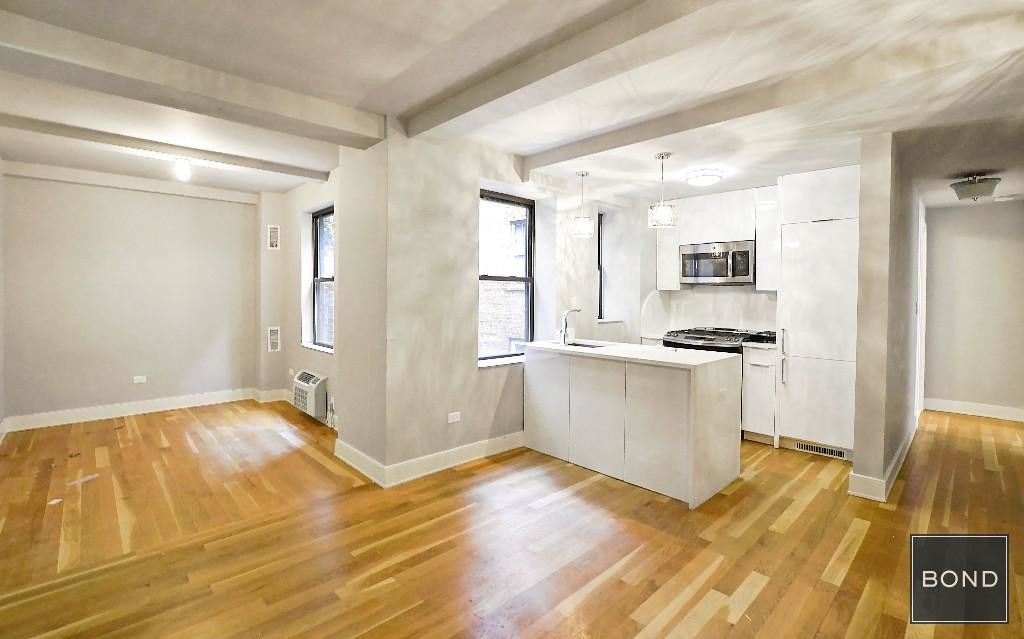 308 West 30th Street in New York, NY - Building Photo