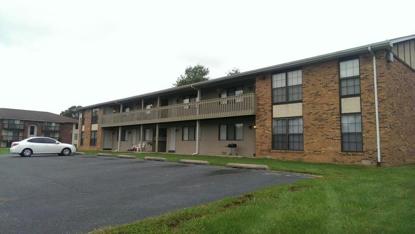 Bouse Apartment Homes in Belleville, IL - Building Photo