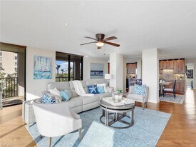 11030 Gulf Shore Dr in Naples, FL - Building Photo