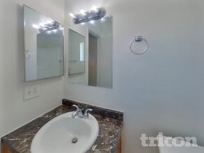 8102 W Heatherbrae Dr in Phoenix, AZ - Foto de edificio - Building Photo