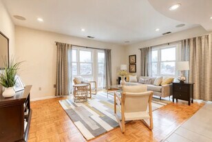 123 W Barre St, Unit 305 in Baltimore, MD - Building Photo