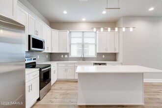 118 Gadwall Dr in Youngsville, LA - Foto de edificio - Building Photo