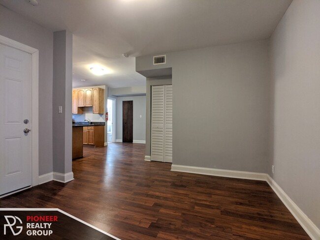 5029 N Harding Ave, Unit 5029-1W