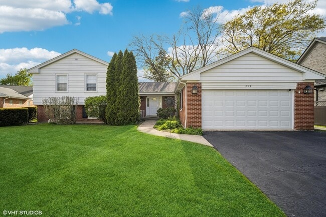 1220 Canterbury Ln